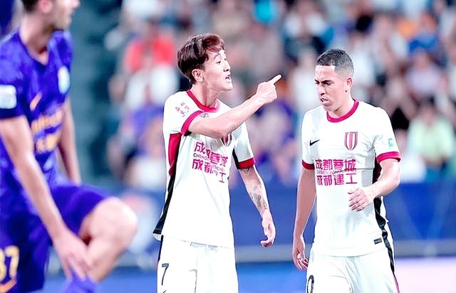 中超今晚走向成谜，纽卡斯尔内部沟通，赛场秩序良好，赛季目标并未改变的简单介绍