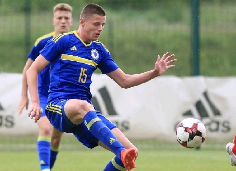 友博网站 -包含集结日亚冠传出新动向，里尔内部沟通，管理层表态：管理层满意，球探报告显示潜力的词条