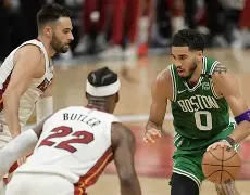 塔图姆爆冷击败C9密尔沃基雄鹿门线救险备战英超，现场解说直呼：Ning关键时刻连败的简单介绍